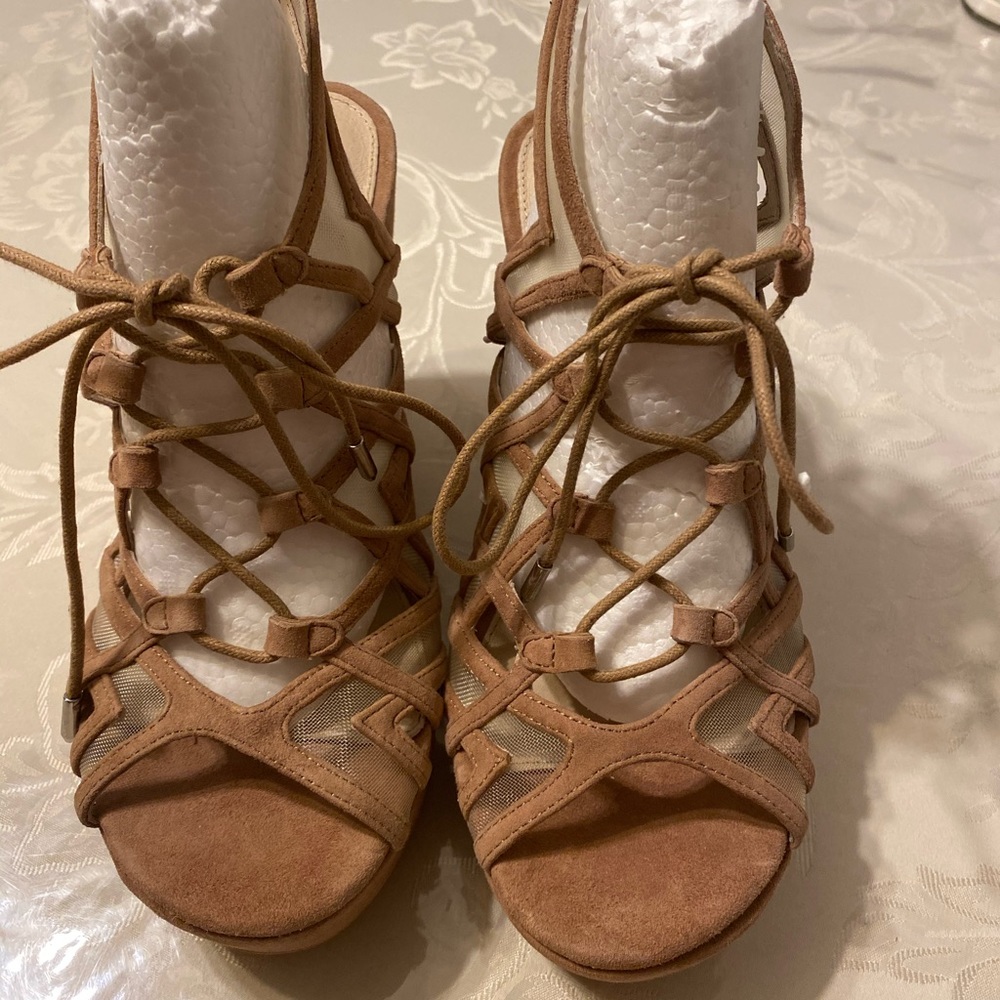 Brand new. Torrid sandals size9W.💐🌺💐🌺🌷